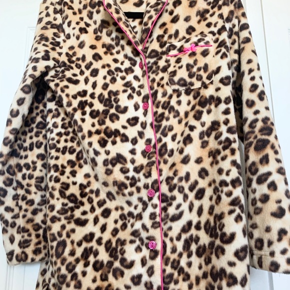 Pretty Leopard Print Robe with Pink lining - Picture 3 of 3